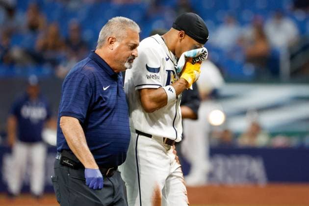 June 1, 2026, St. Petersburg, Florida, USA: Tampa Bay Rays left fielder Chandler Simpson (14) is helped off the field by trainer Mike Sandoval, after he gets injured stealing second base against the Detroit Tigers during the fourth inning at Tropicana Field on Monday, June 1, 2026, in St. Petersburg. Florida News - June 1, 2026  - ZUMAs70_ 20260601_zan_s70_058 Copyright: xJeffereexWoox