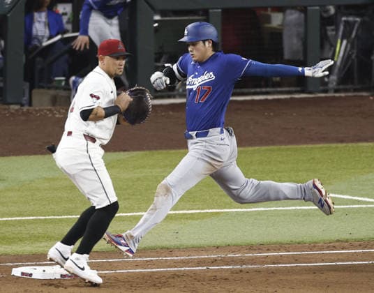 Baseball: Dodgers vs. Diamondbacks Los Angeles Dodgers designated hitter Shohei Ohtani reaches first base after hitting an infield single in the eighth inning of a baseball game against the Arizona Diamondbacks at Chase Field in Phoenix, Arizona, on June 1, 2026.  A14AA0005617433P