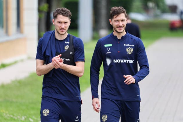 RUSSIA, KHIMKI - JUNE 2, 2026: Players Anton Miranchuk (L) and Alexei Miranchuk attend a practice session of the Russian national football team at the Novogorsk Training Centre in Khimki, northwest of Moscow Russian National Football Team Training Outside Moscow  - ZUMAt113 20260602_zaa_t113_034 Copyright: xSergeixSavostyanovx