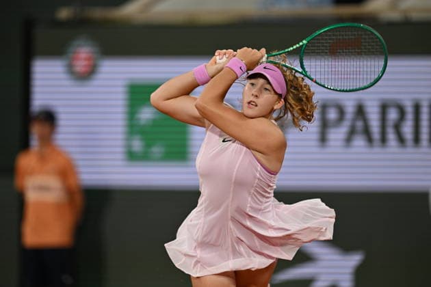 2026 French Open - Day Ten PARIS, FRANCE - JUNE 02: Mirra Andreeva competes against Sorana Cirstea of Romania during their Women s Singles quarter-final match on Day Ten of the 2026 French Open at Roland Garros on June 02, 2026 in Paris, France. Mustafa Yalcin Anadolu Paris France. Editorial use only. Please get in touch for any other usage.  Copyright: x2026xAnadoluxMustafaxYalcinx