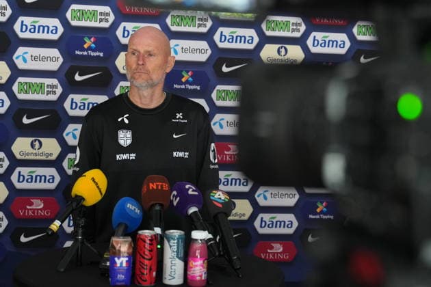 Stale Solbakken greets the press for departure to the World Cup Oslo 20260602 National team manager Stale Solbakken greets the press at Ullevaal Stadium for departure to the World Cup in the USA Photo Ole Berg Rusten NTB Oslo Norway EDITORIAL USE ONLY RESTRICTED USE FOR BETTING COMPANIES  Copyright: xOlexBerg-Rustenx xNTBx