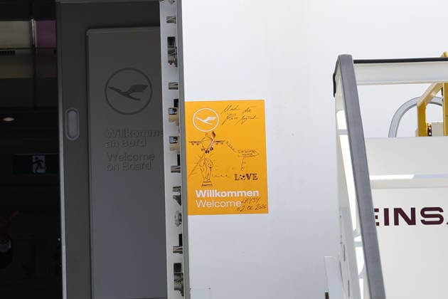 FRANKFURT AM MAIN, GERMANY 02 June 2026 The German mens national team at the official departure to North America at Frankfurt Airport before the start of the 2026 FIFA World Cup The German Football Association DFB and Lufthansa bid farewell to the team on their way to the worlds biggest soccer tournament v l ,Welcome greeting at the entrance from the plane Copyright: JoaquimxFerreira
