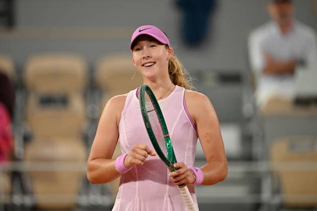 2026 French Open, Roland-Garros - Day 10 PARIS, FRANCE - JUNE 02: Mirra Andreeva competes against Sorana Cirstea (not seen) of Romania during their women s singles quarter-final match on day ten of the French Open (Roland Garros) tennis tournament in Paris, France, on June 02, 2026. Mustafa Yalcin Anadolu Paris France. Editorial use only. Please get in touch for any other usage.  Copyright: x2026xAnadoluxMustafaxYalcinx