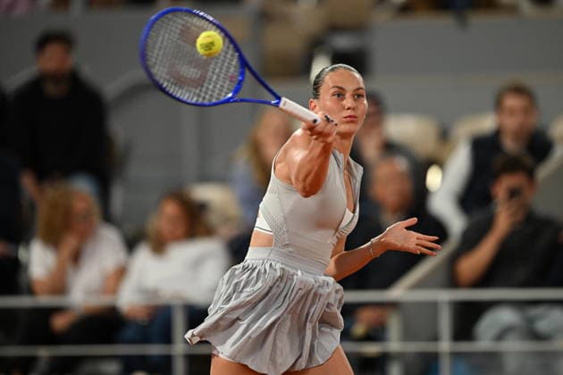 2026 French Open, Roland-Garros - Day 10 PARIS, FRANCE - JUNE 2: Marta Kostyuk of Ukraine in action against Elina Svitolina (not seen) of Ukraine during the women s singles quarter-final match on the tenth day of the French Open at Roland Garros in Paris, France, on June 2, 2026. Mustafa Yalcin Anadolu Paris France. Editorial use only. Please get in touch for any other usage.  Copyright: x2026xAnadoluxMustafaxYalcinx