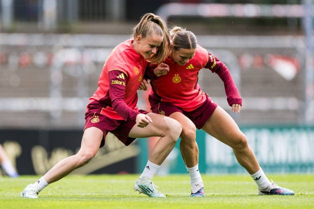 COLOGNE, GERMANY - JUNE 02: Vivien Endemann (Germany, 8) and Klara Buehl (Bühl, Buhl, Germany, 19) leaning against each other during a training session prepare for the UEFA European Qualifiers for the FIFA Women™s World Cup 2027 between Germany vs. Norway at Sportpark Hoehenberg on June 02, 2026 in Mainz, Germany. North Rhine Westphalia Germany Copyright: xSteffiexWunderlx