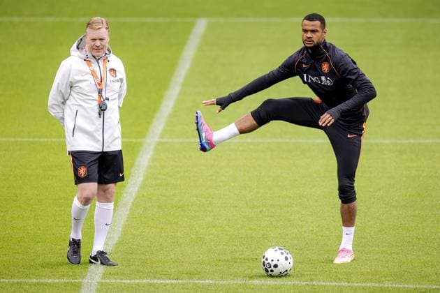 ZEIST - National coach Ronald Koeman and Cody Gakpo during the training of the Dutch national team, Nationalteam in Zeist, the Netherlands, 2 May 2026. The players were preparing for the friendly match against Algeria. ROBIN VAN LONKHUIJSEN ANP xVIxANPxSportx xxANPxIVx 559902063 originalFilename: 559902063.jpg