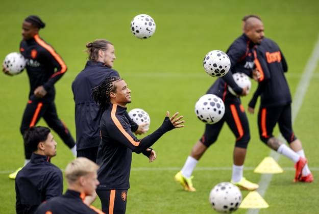 ZEIST - Nathan Ake during the training of the Dutch national team, Nationalteam in Zeist, the Netherlands, 2 May 2026. The players were preparing for the friendly match against Algeria. ROBIN VAN LONKHUIJSEN ANP xVIxANPxSportx xxANPxIVx 559902674 originalFilename: 559902674.jpg