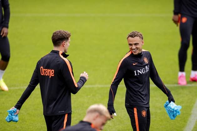 ZEIST - Guus Til and Noa Lang during the training of the Dutch national team, Nationalteam in Zeist, the Netherlands, 2 May 2026. The players were preparing for the friendly match against Algeria. ROBIN VAN LONKHUIJSEN ANP xVIxANPxSportx xxANPxIVx 559903440 originalFilename: 559903440.jpg