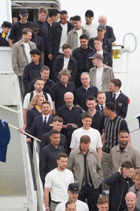 Team lines up for the obligatory farewell photo with the Lufthansa crew Frankfurt 02 06 2026 Departure of the German national team for the World Cup in the USA