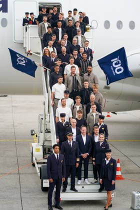 Lufthansa A350 900 is ready for the national team to board and the German national team lines up for the obligatory photo with the crew Frankfurt 02 06 2026 Departure of the German national team to the World Cup in the USA