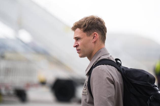 02 06 2026, Sport, Frankfurt am Main, Departure of the national soccer team at Frankfurt Airport Joshua Kimmich on the way to the plane Copyright: xJamesxZabelx