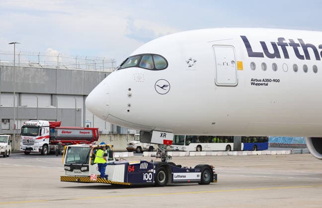 02 06 2026, Football DFB national team, Departure of the German national football team from Frankfurt Airport with Lufthansa plane LH 434 to the 2026 World Cup in the USA to Chicago, v l , plane with the national team is pushed towards the runway DFL DFB REGULATIONS PROHIBIT ANY USE OF PHOTOGRAPHS AS IMAGE SEQUENCES AND OR QUASI VIDEO xdcx Copyright: HMBxMedia Claus