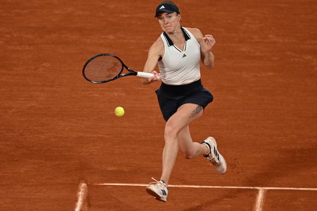 2026 French Open, Roland-Garros - Day 10 PARIS, FRANCE - JUNE 2: Elina Svitolina of Ukraine in action against Marta Kostyuk (not seen) of Ukraine during the women s singles quarter-final match on the tenth day of the French Open at Roland Garros in Paris, France on June 2, 2026. Burak Akbulut Anadolu Paris France. Editorial use only. Please get in touch for any other usage.  Copyright: x2026xAnadoluxBurakxAkbulutx