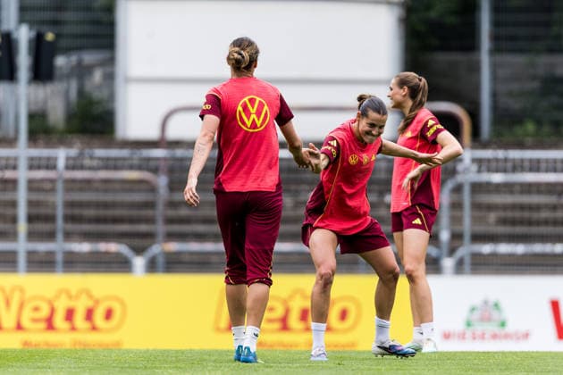 COLOGNE, GERMANY - JUNE 02: Larissa Muehlhaus (Mühlhaus, Muhlhaus, Germany, 10) and Carlotta Wamser (Germany, 13) high five during a training session prepare for the UEFA European Qualifiers for the FIFA Women™s World Cup 2027 between Germany vs. Norway at Sportpark Hoehenberg on June 02, 2026 in Mainz, Germany. North Rhine Westphalia Germany Copyright: xSteffiexWunderlx