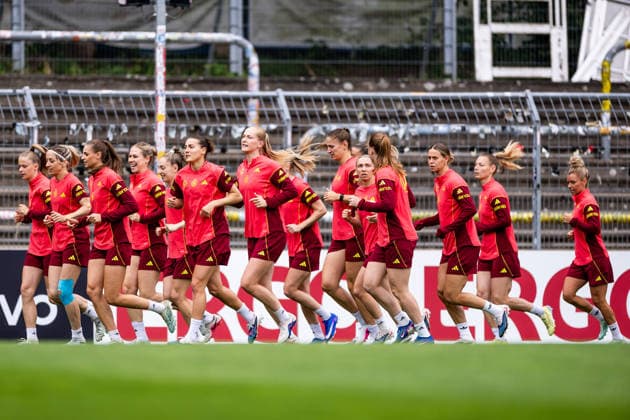 COLOGNE, GERMANY - JUNE 02: Players of Germany running to warm up during a training session prepare for the UEFA European Qualifiers for the FIFA Women™s World Cup 2027 between Germany vs. Norway at Sportpark Hoehenberg on June 02, 2026 in Mainz, Germany. North Rhine Westphalia Germany Copyright: xSteffiexWunderlx