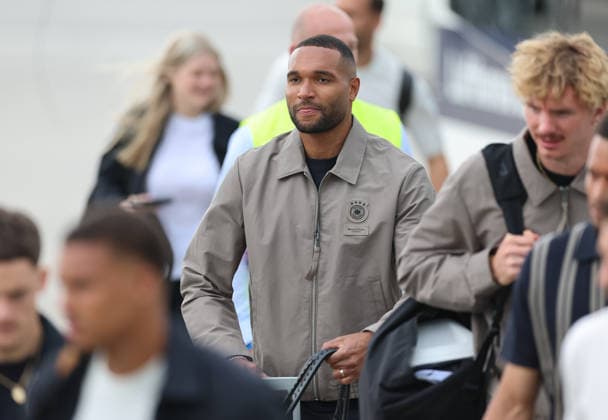02 06 2026, Soccer DFB National Team, Departure of the German National Soccer Team from Frankfurt Airport with Lufthansa plane LH 434 to the 2026 World Cup in the USA to Chicago, v l , Jonathan Tah German National Soccer Team, DFB DFL DFB REGULATIONS PROHIBIT ANY USE OF PHOTOGRAPHS AS IMAGE SEQUENCES AND OR QUASI VIDEO xdcx Copyright: HMBxMedia Claus