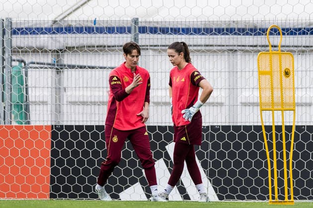 COLOGNE, GERMANY - JUNE 02: Ann-Kathrin Berger (Germany, 1) explaining something to Stina Johannes (Germany, 12) during a training session prepare for the UEFA European Qualifiers for the FIFA Women™s World Cup 2027 between Germany vs. Norway at Sportpark Hoehenberg on June 02, 2026 in Cologne, Germany. North Rhine Westphalia Germany Copyright: xSteffiexWunderlx