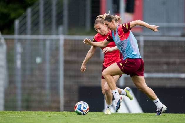 COLOGNE, GERMANY - JUNE 02: Klara Buehl (Bühl, Buhl, Germany, 19) controls the ball against Sarai Linder (Germany, 2) during a training session prepare for the UEFA European Qualifiers for the FIFA Women™s World Cup 2027 between Germany vs. Norway at Sportpark Hoehenberg on June 02, 2026 in Cologne, Germany. North Rhine Westphalia Germany Copyright: xSteffiexWunderlx