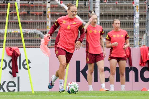 02 06 2026, xgrfx, Football DFB Media Dates, German Womens National Team Training v l Lisanne Gräwe German Womens National Team DFL DFB REGULATIONS PROHIBIT ANY USE OF PHOTOGRAPHS as IMAGE SEQUENCES and or QUASI VIDEO Cologne