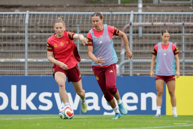 02 06 2026, xgrfx, Football DFB Media Dates, German Womens National Team Training v l Sarai Linder, Larissa Mühlhaus German Womens National Team DFL DFB REGULATIONS PROHIBIT ANY USE OF PHOTOGRAPHS as IMAGE SEQUENCES and or QUASI VIDEO Cologne