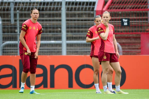Cologne, Germany 02 06 2026 Training of the DFB women preparation international match Germany vs Norway for World Cup qualification 2027 In the picture from left Larissa Mühlhaus Muehlhaus Germany and Sarai Linder Germany Copyright: HMBxMedia MadeleinexFantini