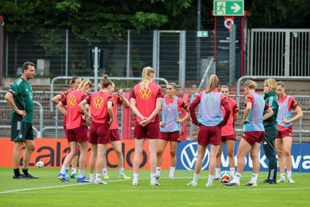 Cologne, Germany 02 06 2026 Training of the DFB womens international match Germany vs. Norway for World Cup qualification 2027 In the picture The players of the German national womens soccer team in the team circle Copyright: HMBxMedia MadeleinexFantini