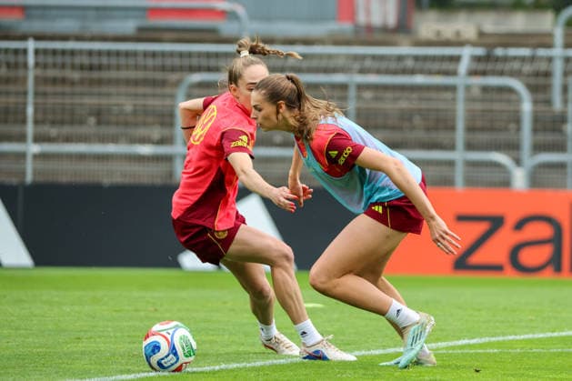 Cologne, Germany 02 06 2026 Training of the DFB women preparation international match Germany vs Norway for World Cup qualification 2027 In the picture from left Sophia Kleinherne Germany and Jule Brand Germany Copyright: HMBxMedia MadeleinexFantini