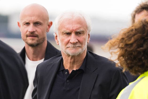 02 06 2026, Sport, Frankfurt am Main, Departure of the national soccer team at Frankfurt Airport Rudi Völler with a grim look on his face on the way to the plane Copyright: xJamesxZabelx