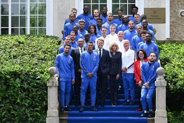 French President Emmanuel Macron Visits National Football Centre Ahead of 2026 FIFA World Cup, WM, Weltmeisterschaft, Fussball @ Pool Jeanne Accorsini Maxppp, France, paris, 2026 06 02 French President Emmanuel Macron and First Lady Brigitte Macron visit the National Football Centre in Clairefontaine, near Paris, on June 2, 2026. Ahead of the 2026 FIFA World Cup, the President met players and coaching staff of the France men’s national football team to express his support. He also met members of the France women’s national team, Nationalteam as they prepared for upcoming FIFA Women’s World Cup 2027 qualifying matches. CLAIREFONTAINE France  Copyright: xMAXPPPx MAXPPPxx PAR26060210 PAR26060210