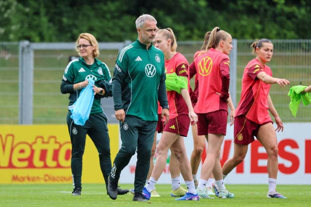 Cologne, Germany 02 06 2026 Training of the DFB women preparation international match Germany vs Norway for World Cup qualification 2027 In the picture national coach Christian Wück Wueck Germany Copyright: HMBxMedia MadeleinexFantini