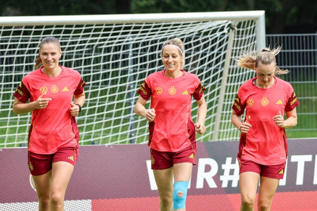 Cologne, Germany 02 06 2026 Training of the DFB women preparation international match Germany vs Norway for World Cup qualification 2027 In the picture from left Melissa Kössler Koessler Germany , Kathrin Hendrich Germany and Marie Müller Mueller Germany Copyright: HMBxMedia MadeleinexFantini