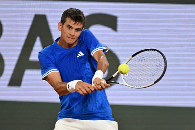 2026 French Open, Roland-Garros - Day 10 PARIS, FRANCE - JUNE 02: Rafael Jodar of Spain competes with Alexander Zverev (not seen) of Germany during their Men s Singles quarter-final match on Day Ten of the 2026 French Open at Roland Garros on June 02, 2026 in Paris, France. Mustafa Yalcin Anadolu Paris France. Editorial use only. Please get in touch for any other usage.  Copyright: x2026xAnadoluxMustafaxYalcinx