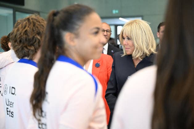 French President Emmanuel Macron Visits National Football Centre Ahead of 2026 FIFA World Cup, WM, Weltmeisterschaft, Fussball French President Emmanuel Macron and First Lady Brigitte Macron visit the National Football Centre in Clairefontaine, near Paris, on June 2, 2026. Ahead of the 2026 FIFA World Cup, the President met players and coaching staff of the France men’s national football team to express his support. He also met members of the France women’s national team, Nationalteam as they prepared for upcoming FIFA Women’s World Cup 2027 qualifying matches. Photo by Jeanne Accorsini Pool ABACAPRESS.COM Clairefontaine France  Copyright: xAccorsinixJeanne Pool ABACAx