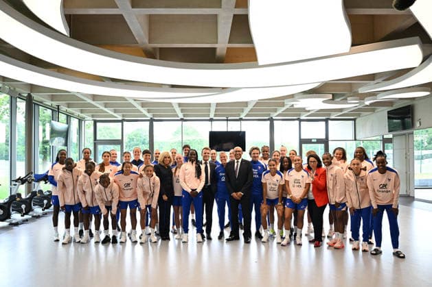 French President Emmanuel Macron Visits National Football Centre Ahead of 2026 FIFA World Cup, WM, Weltmeisterschaft, Fussball French President Emmanuel Macron and First Lady Brigitte Macron visit the National Football Centre in Clairefontaine, near Paris, on June 2, 2026. Ahead of the 2026 FIFA World Cup, the President met players and coaching staff of the France men’s national football team to express his support. He also met members of the France women’s national team, Nationalteam as they prepared for upcoming FIFA Women’s World Cup 2027 qualifying matches. Photo by Jeanne Accorsini Pool ABACAPRESS.COM Clairefontaine France  Copyright: xAccorsinixJeanne Pool ABACAx