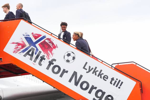 The charter flight with the Norwegian football team traveling to the World Cup Gardermoen 20260602 Oscar Bobb and Antonio Nusa board the charter flight with the Norwegian football team traveling to the World Cup from the GA terminal at Gardermoen Photo Lise Aserud NTB Gardermoen Norway EDITORIAL USE ONLY RESTRICTED USE FOR BETTING COMPANIES  Copyright: xLisexAserudxx xNTBx
