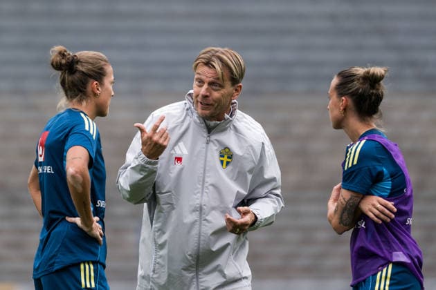 260602 Filippa Angeldahl, Head coach Tony Gustavsson and Julia Zigiotti Olme of the Swedish women s national football team during a training session on June 2, 2026 in Gothenburg Photo Mathias Bergeld BILDBYRAN code MB MB1378 fotboll football soccer fotball vm kval kval fifa womens world cup qualifier qualifier träning practice training sverige sweden dam bbeng women kvinner  Copyright: MATHIASxBERGELD BB260602MB007