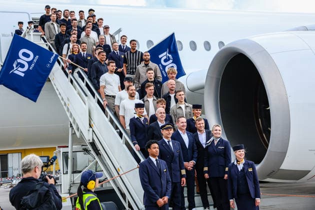Departure German National Soccer Team 02 06 26 Departure German National Soccer Team from Frankfurt Airport to the Soccer World Cup in Chicago USA Frankfurt Airport Hesse Germany IKW_4019