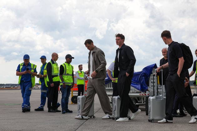 FRANKFURT AM MAIN, GERMANY 02 June 2026 The German mens national team at the official departure to North America at Frankfurt Airport before the start of the 2026 FIFA World Cup The German Football Association DFB and Lufthansa bid farewell to the team on their way to the worlds biggest soccer tournament f l , goalkeeper Manuel Neuer Germany 1, Alexander Nuebel Germany Copyright: JoaquimxFerreira