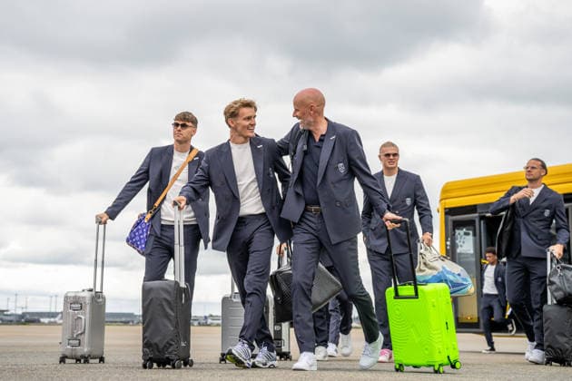 260602 Jorgen Strand Larsen, Martin odegaard, head coach Stale Solbakken and Erling Braut Haaland of the Norwegian national football team ahead of boarding a flight at Oslo Lufthavn on June 2, 2026 in Gardermoen Photo Vegard Grott BILDBYRAN kod VG VG0934 bbeng fotball football soccer fotboll fifa world cup vm fotball vm norge norway precamp pre camp travel reise  Copyright: VEGARDxGRoTT BB260602VG004