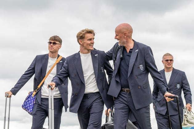260602 Jorgen Strand Larsen, Martin odegaard, head coach Stale Solbakken and Erling Braut Haaland of the Norwegian national football team ahead of boarding a flight at Oslo Lufthavn on June 2, 2026 in Gardermoen Photo Vegard Grott BILDBYRAN kod VG VG0934 bbeng fotball football soccer fotboll fifa world cup vm fotball vm norge norway precamp pre camp travel reise  Copyright: VEGARDxGRoTT BB260602VG006