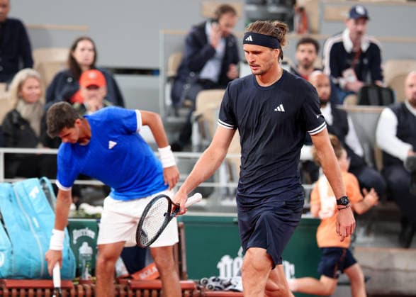 Alexander Zverev GER passes Rafael Jodar ESP at the changeover, Men s Singles, Men s Singles Tennis French Open 2026 Roland Garros Paris France 2 June 2026 Copyright: xJuergenxHasenkopfx