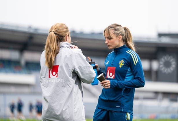 260602 Physiotherapist Jenny Larsson and Nathalie Björn of the Swedish women s national football team during a training session on June 2, 2026 in Gothenburg Photo Mathias Bergeld BILDBYRAN code MB MB1378 fotboll football soccer fotball vm kval kval fifa womens world cup qualifier qualifier träning practice training sverige sweden dam bbeng women kvinner  Copyright: MATHIASxBERGELD BB260602MB015