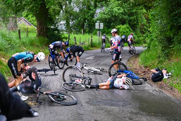 Tour de Wallonie 2026 Stage 2 LIBRAMONT-CHEVIGNY, BELGIUM - JUNE 02 : crash in the peloton during stage 2 of the 47th edition of Ethias Tour de Wallonie an UCI ProSeries 2.Pro cycling road race stage for Men Elite of 192.1 km with start in Jodoigne and finish in Libramont-Chevigny on June 2, 2026 in Libramont-Chevigny, Belgium, 02 06 2026 ( Motordriver Pieter Van Herzele - Libramont-Chevigny Belgium  Copyright: xVincentxKalutx