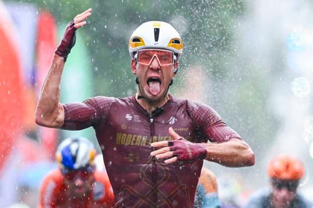 Tour de Wallonie 2026 Stage 2 LIBRAMONT-CHEVIGNY, BELGIUM - JUNE 02 : Oliver Ben (NZL) of Modern Adventure Pro Cycling celebrating his victory during stage 2 of the 47th edition of Ethias Tour de Wallonie an UCI ProSeries 2.Pro cycling road race stage for Men Elite of 192.1 km with start in Jodoigne and finish in Libramont-Chevigny on June 2, 2026 in Libramont-Chevigny, Belgium, 02 06 2026 ( Motordriver Pieter Van Herzele - Libramont-Chevigny Belgium  Copyright: xVincentxKalutx
