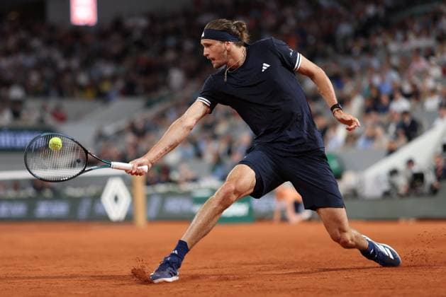 ROLAND GARROS PHOTOPQR LE PARISIEN Le Parisien Arnaud Journois ; PARIS ; 02 06 2026 ; Paris. Stade Roland Garros, le 2 juin 2026. Tennis. Internationaux de France de Roland Garros. Simple Messieurs Court Philippe Chatrier - 1 4 finale Alexander Zverev vs Rafael Jodar Photo Le Parisien Arnaud Journois PARIS France  Copyright: xPHOTOPQR LExPARISIEN MAXPPPxLexParisienx xArnaudxJournoisx 20260602LPA9656 20260602LPA9656