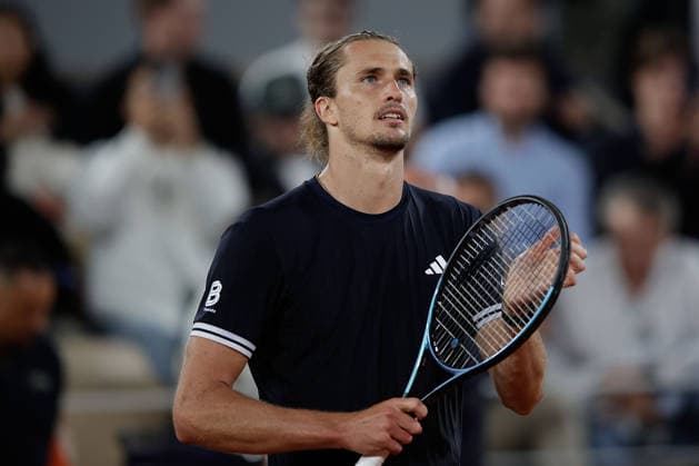 French Open Alexander Zverev GER applauds the fans during at the 2026 Roland Garros tournament in Paris, FRANCE, on June 02 2026 Copyright: AntonioxBorga