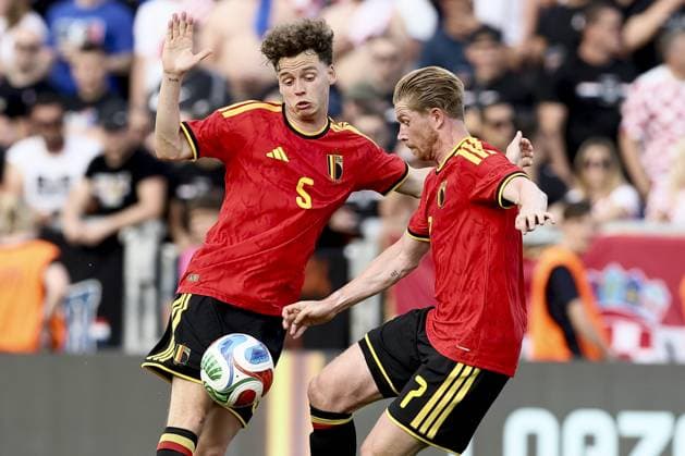 Belgium s Maxim De Cuyper and Belgium s Kevin De Bruyne pictured during a friendly soccer game between Croatia and Belgian national soccer team Red Devils, in Rijeka, Croatia, on Tuesday 02 June 2026, part of the preparations for the 2026 FIFA World Cup, WM, Weltmeisterschaft, Fussball BRUNOxFAHY  x175755607x