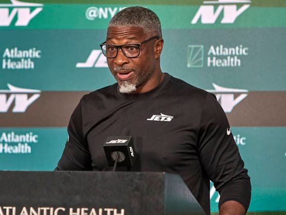 NFL, American Football Herren, USA 2026: New York Jets OTA June 02 New York Jets head coach Aaron Glenn speaks to the media during organized team activities at the Atlantic Health Jets Training Center, Florham Park, New Jersey on Tuesday June 2, 2026. Duncan Williams CSM (Credit Image: Duncan Williams Cal Media) Florham Park New Jersey United States EDITORIAL USE ONLY Copyright: xx ZUMA-20260602_zma_c04_022.jpg DuncanxWilliamsx csmphotothree492678