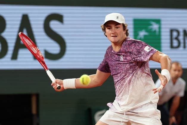 ROLAND GARROS 2026 Thierry Larret MAXPPP - PARIS (75) 02 06 2026 Thierry Larret Maxppp. Tennis. Roland Garros 2026. Internationaux de France de tennis. Stade Roland Garros, Paris (75). Le 2 Juin. Court Philippe CHATRIER : Jakub MENSIK (CZE) vs Joao FONSECA (BRA). PARIS (75) STADE ROLAND GARROS PARIS ILE DE FRANCE FRANCE  Copyright: xMAXPPPxThierryxLarretx TLR202606020032 TLR202606020032