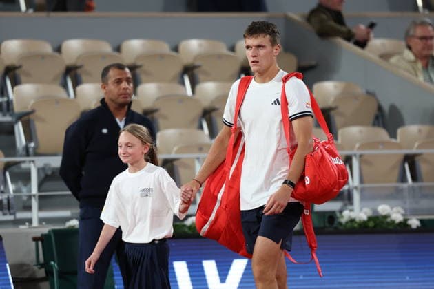 ROLAND GARROS 2026 Thierry Larret MAXPPP - PARIS (75) 02 06 2026 Thierry Larret Maxppp. Tennis. Roland Garros 2026. Internationaux de France de tennis. Stade Roland Garros, Paris (75). Le 2 Juin. Court Philippe CHATRIER : Jakub MENSIK (CZE) vs Joao FONSECA (BRA). PARIS (75) STADE ROLAND GARROS PARIS ILE DE FRANCE FRANCE  Copyright: xMAXPPPxThierryxLarretx TLR202606020035 TLR202606020035